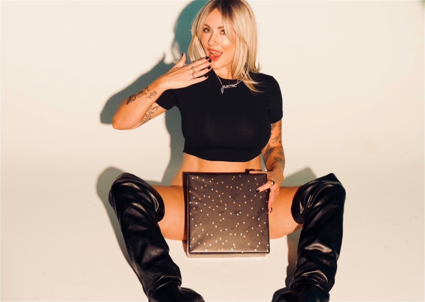 Carly Electric - Back In My Box