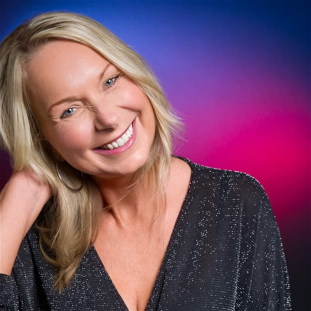 Jules O’Brian: Avoid Excessive Cleavage (and other advice to ignore)